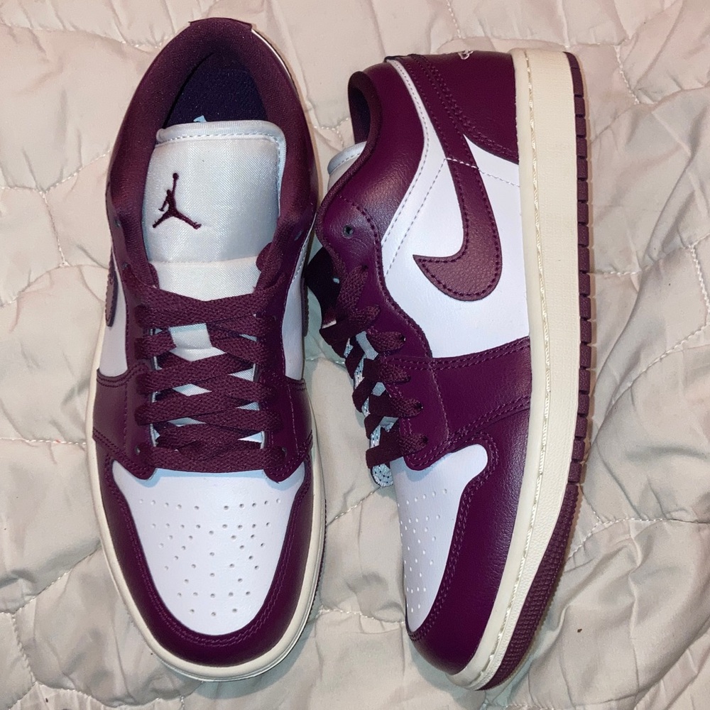 Jordan 1 Low Bordeaux size 8.5W